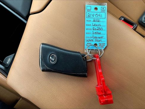 Used 2021 Lexus ES 250 w/ Luxury Package image 10