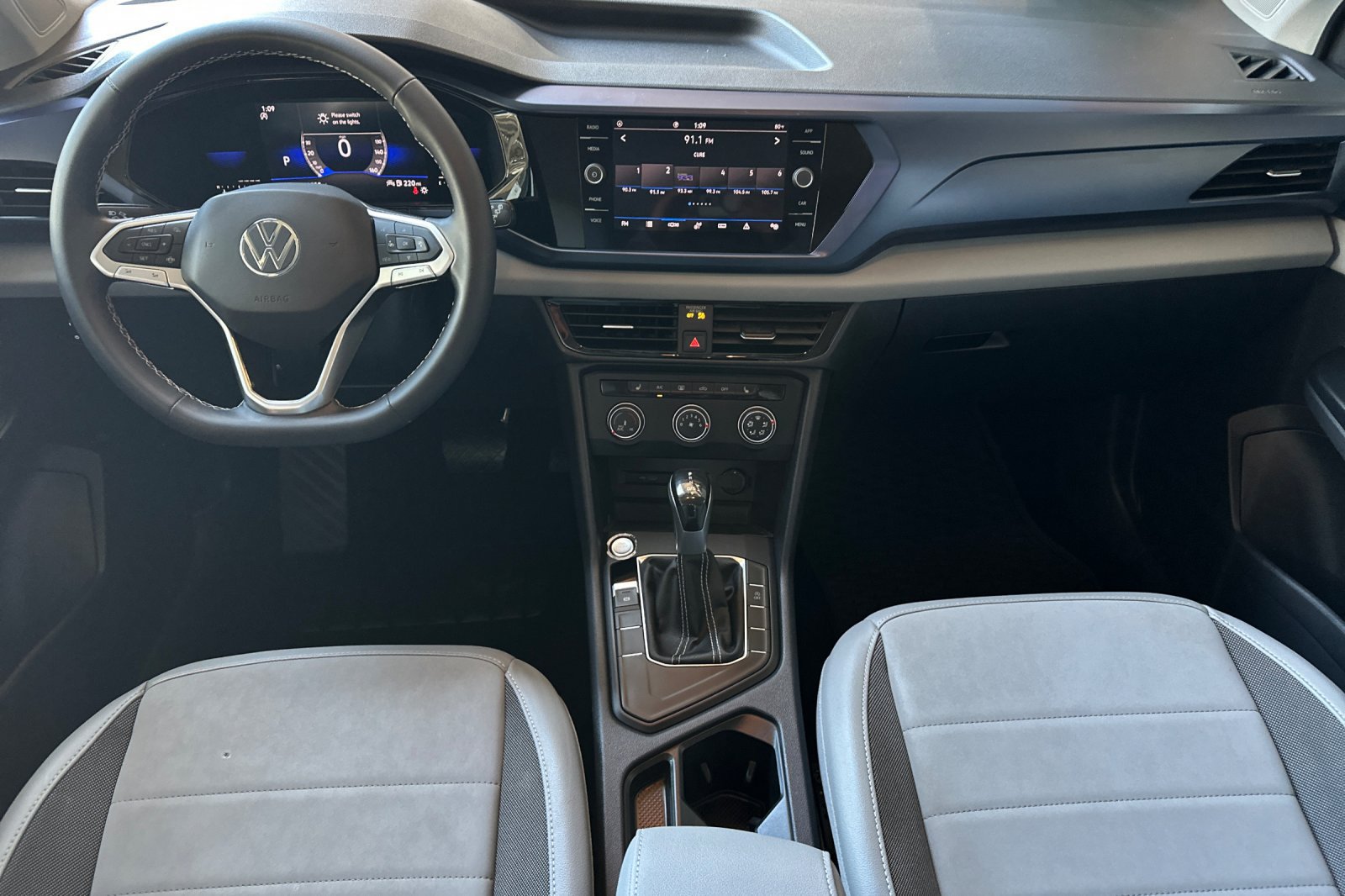 Used 2022 Volkswagen Taos SE FWD image 13