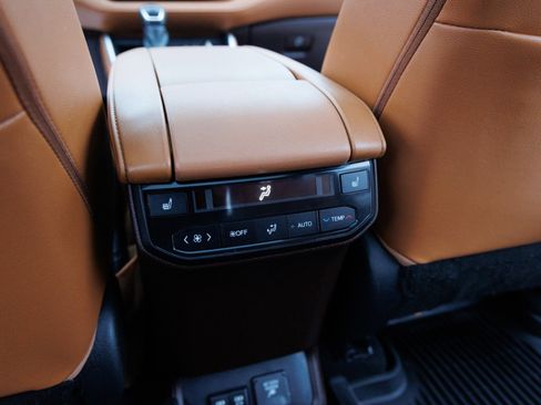 Used 2021 Toyota Highlander Platinum image 39