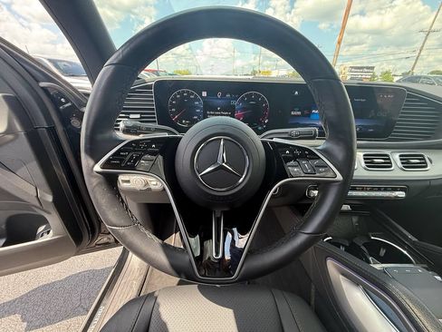Used 2025 Mercedes-Benz GLS 450 4MATIC image 16