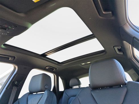 Used 2022 Audi Q3 2.0T Premium Plus w/ Premium Plus Package image 30