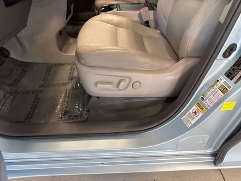 Used 2017 Toyota Sienna XLE w/ XLE Navigation Package FWD image 41