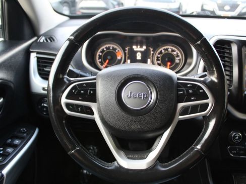 Used 2018 Jeep Cherokee Latitude Plus FWD image 15