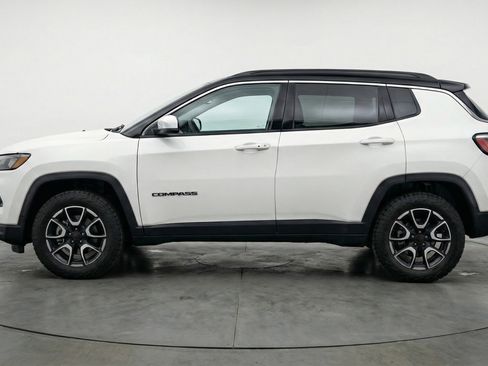 Used 2025 Jeep Compass Trailhawk AWD/4WD image 5