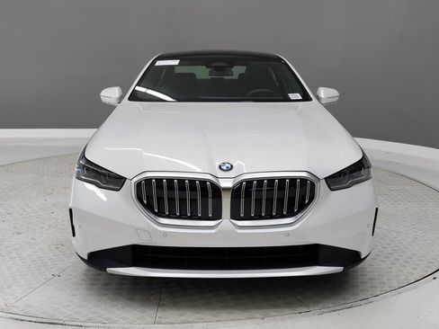 Used 2026 BMW 530i w/ Convenience Package RWD image 2