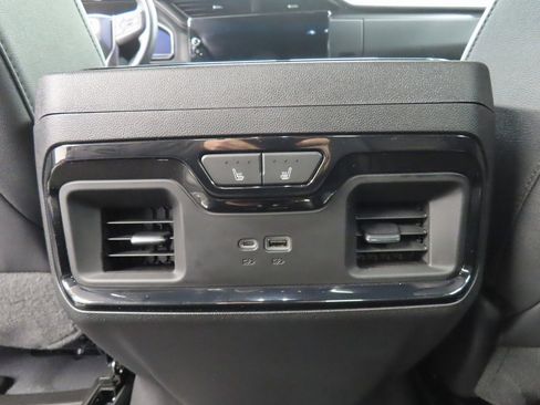 Used 2023 GMC Sierra 1500 AT4 w/ Technology Package image 12