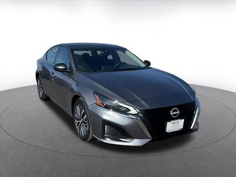 Used 2025 Nissan Altima 2.5 SV image 3