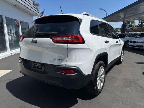Used 2015 Jeep Cherokee Sport image 16