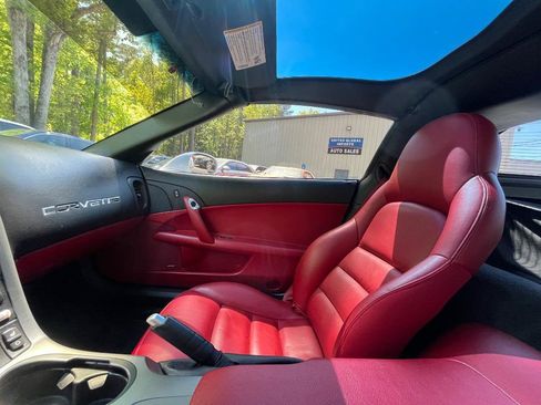 Used 2006 Chevrolet Corvette Coupe w/ Preferred Equipment Group RWD image 25