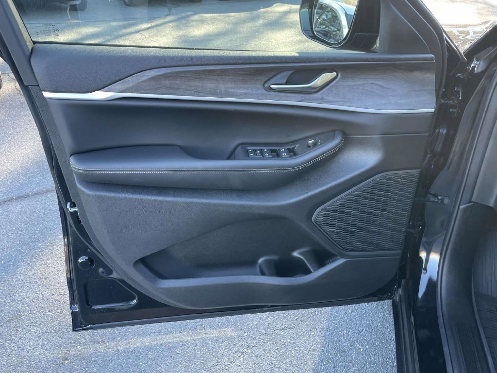 New 2026 Jeep Grand Cherokee Altitude AWD/4WD image 23