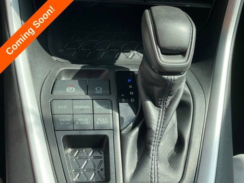 Used 2022 Toyota RAV4 XLE AWD/4WD image 24