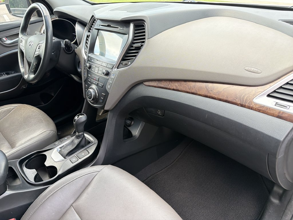 Used 2017 Hyundai Santa Fe FWD image 12