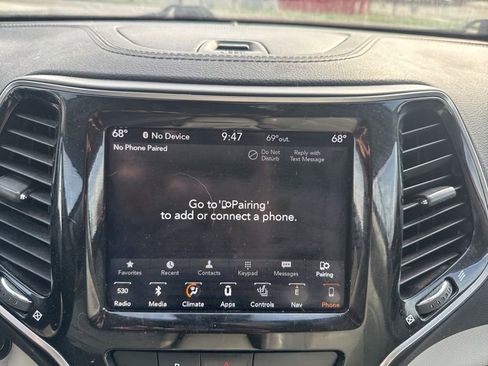 Used 2019 Jeep Cherokee Limited image 17