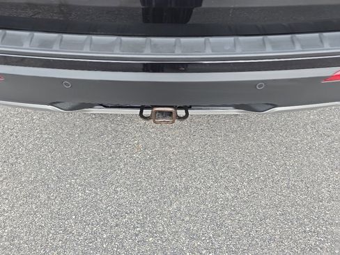 Used 2023 Ford Explorer XLT w/ Equipment Group 202A image 9