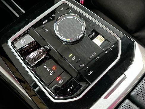 Used 2024 BMW 740i image 17