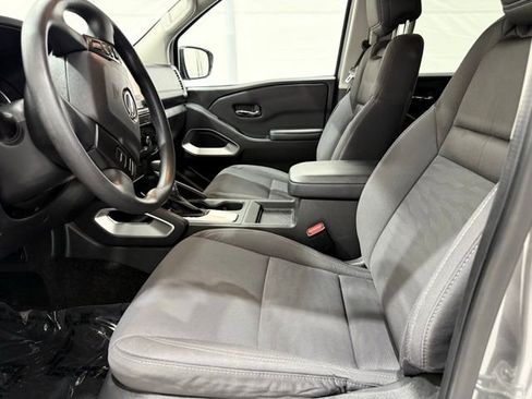Used 2023 Nissan Frontier SV image 11