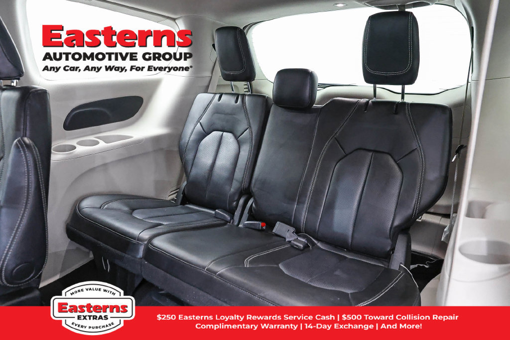 Used 2023 Chrysler Pacifica Touring-L FWD image 28