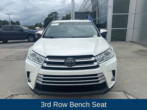 Used 2019 Toyota Highlander XLE AWD/4WD image 3