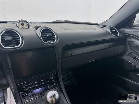 Used 2019 Porsche 718 Boxster GTS image 16