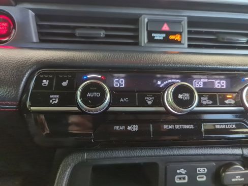 Used 2025 Honda Pilot Black Edition image 23