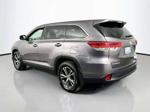 Used 2019 Toyota Highlander LE AWD/4WD image 5