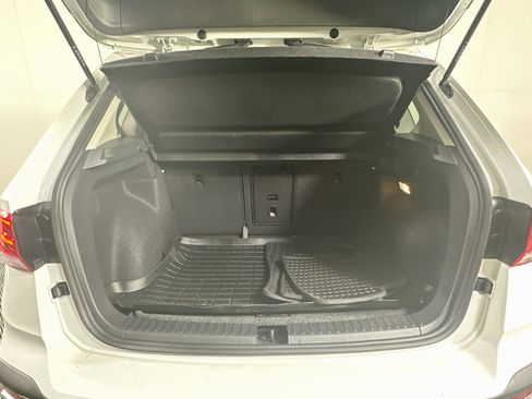 Used 2023 Volkswagen Taos SE w/ Panoramic Sunroof Package FWD image 28
