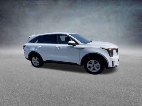 Used 2025 Kia Sorento LX image 27