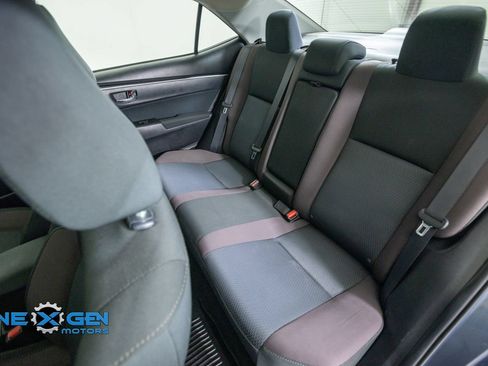Used 2018 Toyota Corolla LE FWD image 30