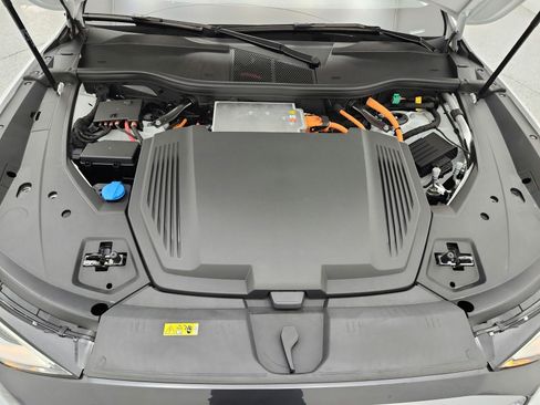 Used 2024 Audi Q8 e-tron Premium Plus AWD/4WD image 17