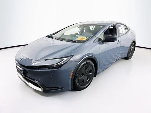 Used 2023 Toyota Prius Prime FWD image 4