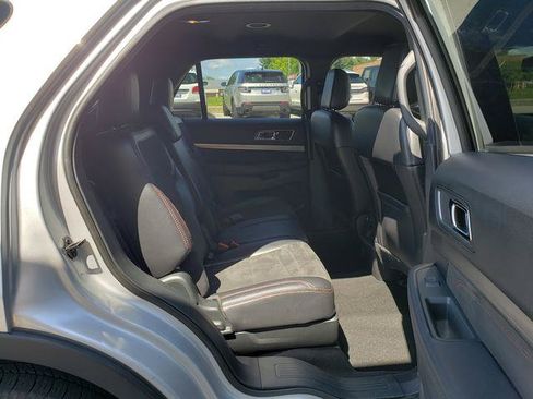 Used 2019 Ford Explorer XLT w/ Equipment Group 202A AWD/4WD image 16