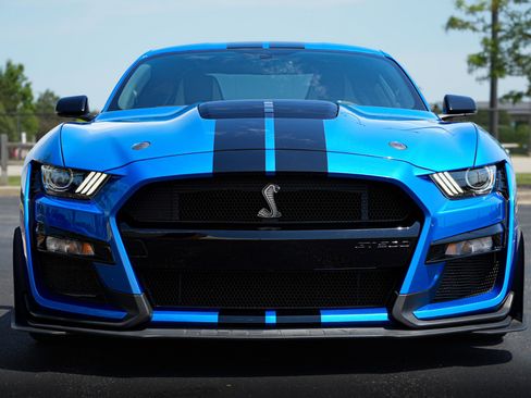 Used 2021 Ford Mustang Shelby GT500 w/ Carbon Fiber Track Pack RWD image 3