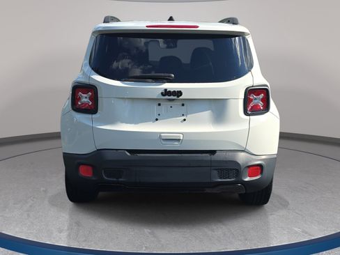 Used 2018 Jeep Renegade Altitude w/ Cold Weather Group FWD image 6