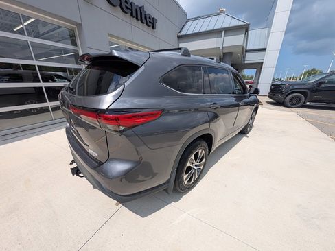 Used 2021 Toyota Highlander XLE image 5