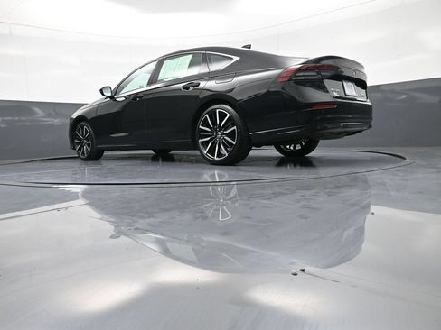 Certified 2025 Honda Accord Touring image 31