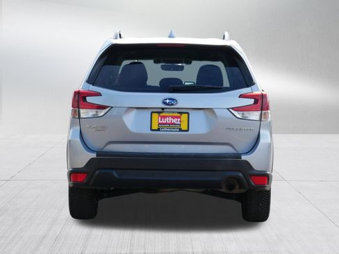 Used 2020 Subaru Forester Premium AWD/4WD image 6
