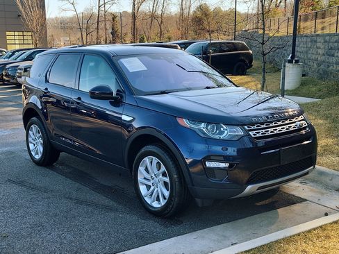Used 2019 Land Rover Discovery Sport Landmark Edition image 10