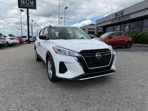 Used 2021 Nissan Kicks S FWD image 3