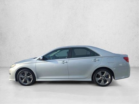 Used 2014 Toyota Camry SE FWD image 5