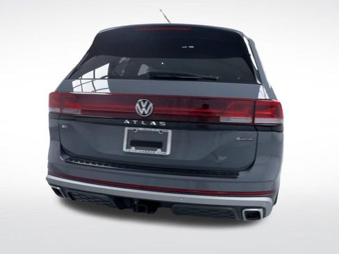 Used 2024 Volkswagen Atlas Peak Edition SE AWD/4WD image 7