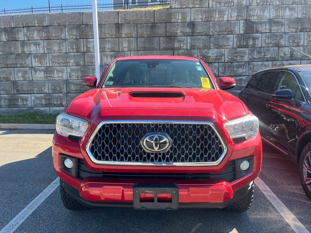 Used 2019 Toyota Tacoma TRD Sport AWD/4WD image 3