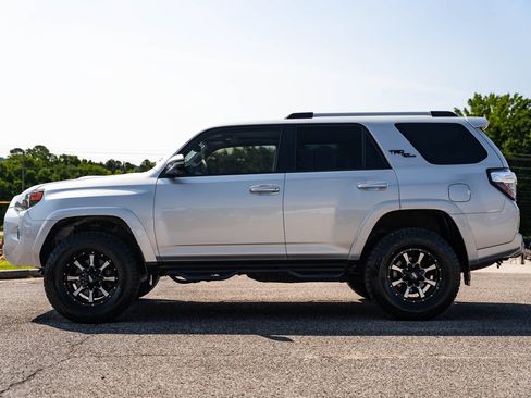 Used 2018 Toyota 4Runner TRD Off-Road Premium AWD/4WD image 4