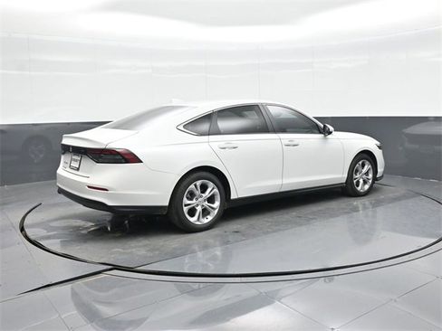 Used 2025 Honda Accord LX image 9