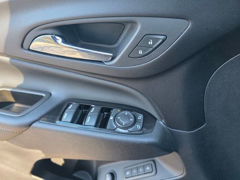 Used 2023 Chevrolet Equinox Premier image 14