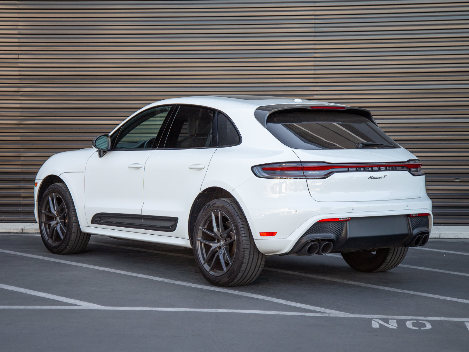 Certified 2023 Porsche Macan Turbo AWD/4WD image 3