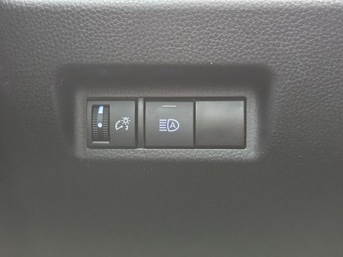 Used 2022 Toyota RAV4 LE image 13