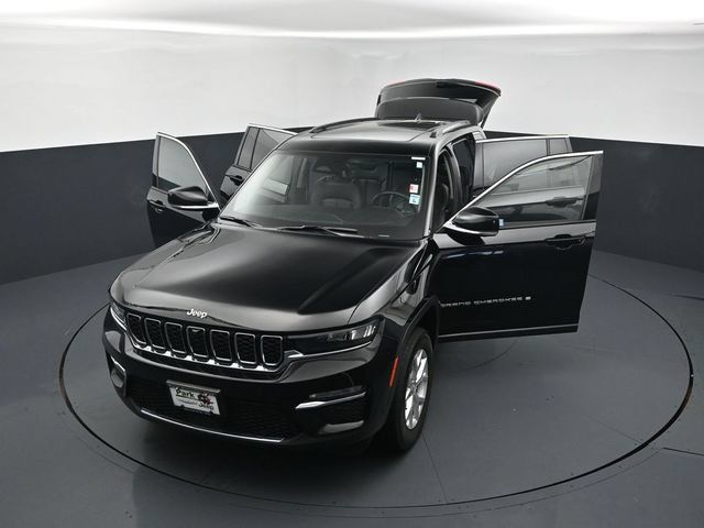 Used 2023 Jeep Grand Cherokee Limited w/ Luxury Tech Group II AWD/4WD image 25