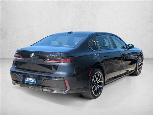 Used 2025 BMW 750e xDrive w/ Executive Package AWD/4WD image 5