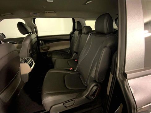 New 2026 Kia Carnival LXS image 10