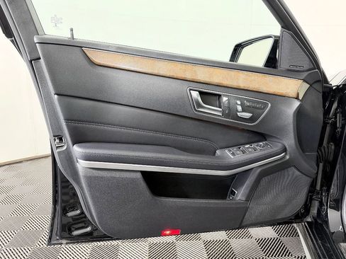 Used 2014 Mercedes-Benz E 350 Sedan image 29
